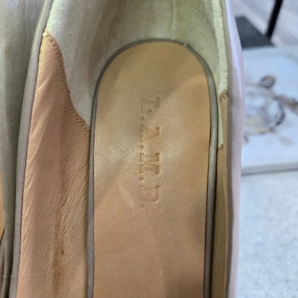 🐢 L.A.M.B. Women Novice Taupe High Wedge Slip On Size 9.5 Pumps
